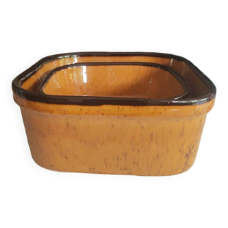 Duo of square oven dishes in speckled caramel glazed ceramic