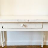 Farmhouse table with drawer