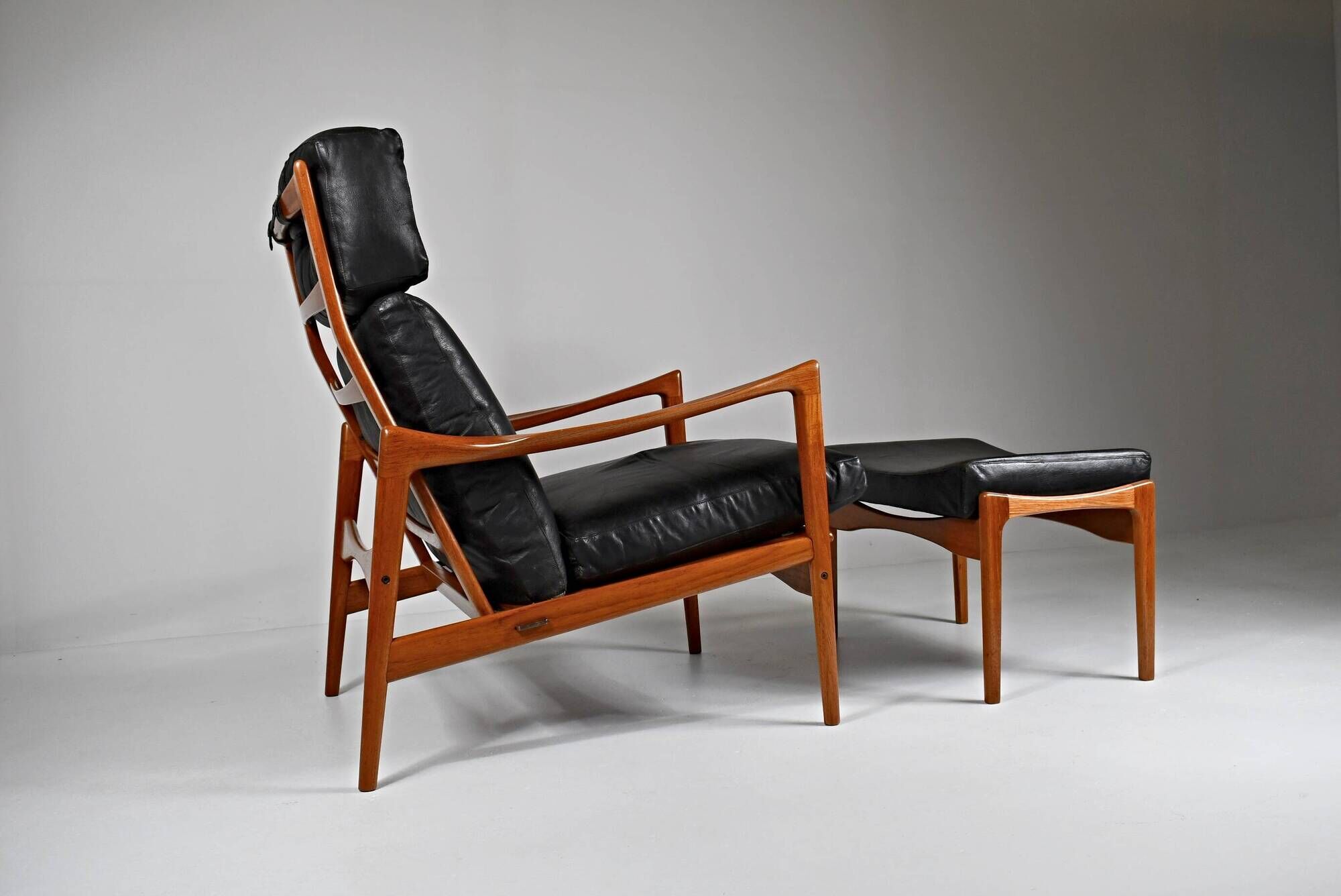 Fauteuil et repose-pieds par Ib Kofod-Larsen pour OPE, Suède