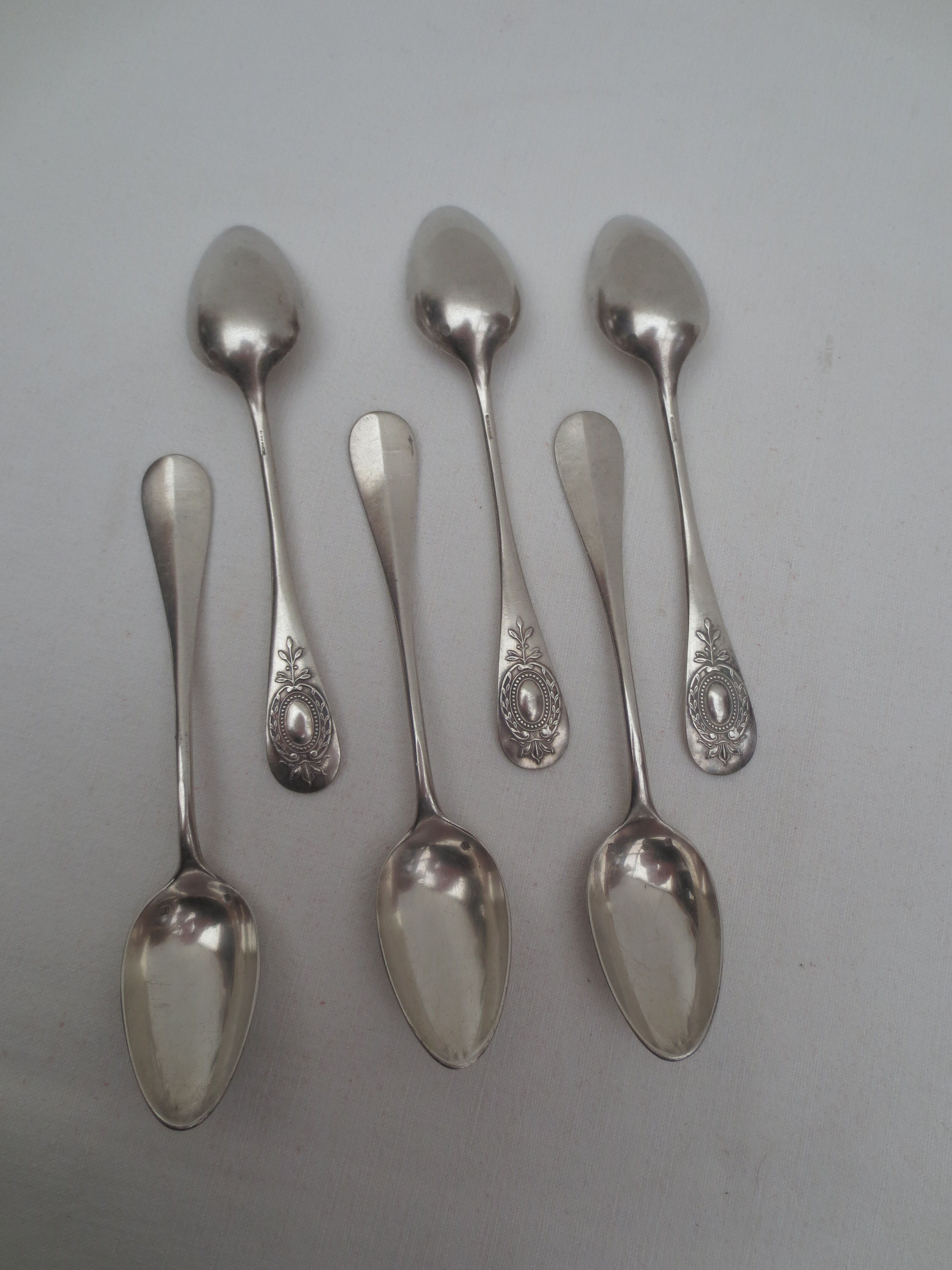 Suite of 6 small silver dessert spoons, medallion decoration