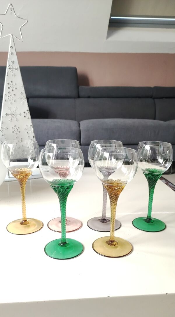 Lot 6 x Verres pied boule. En cristal Bohème. Tige torsadée florale