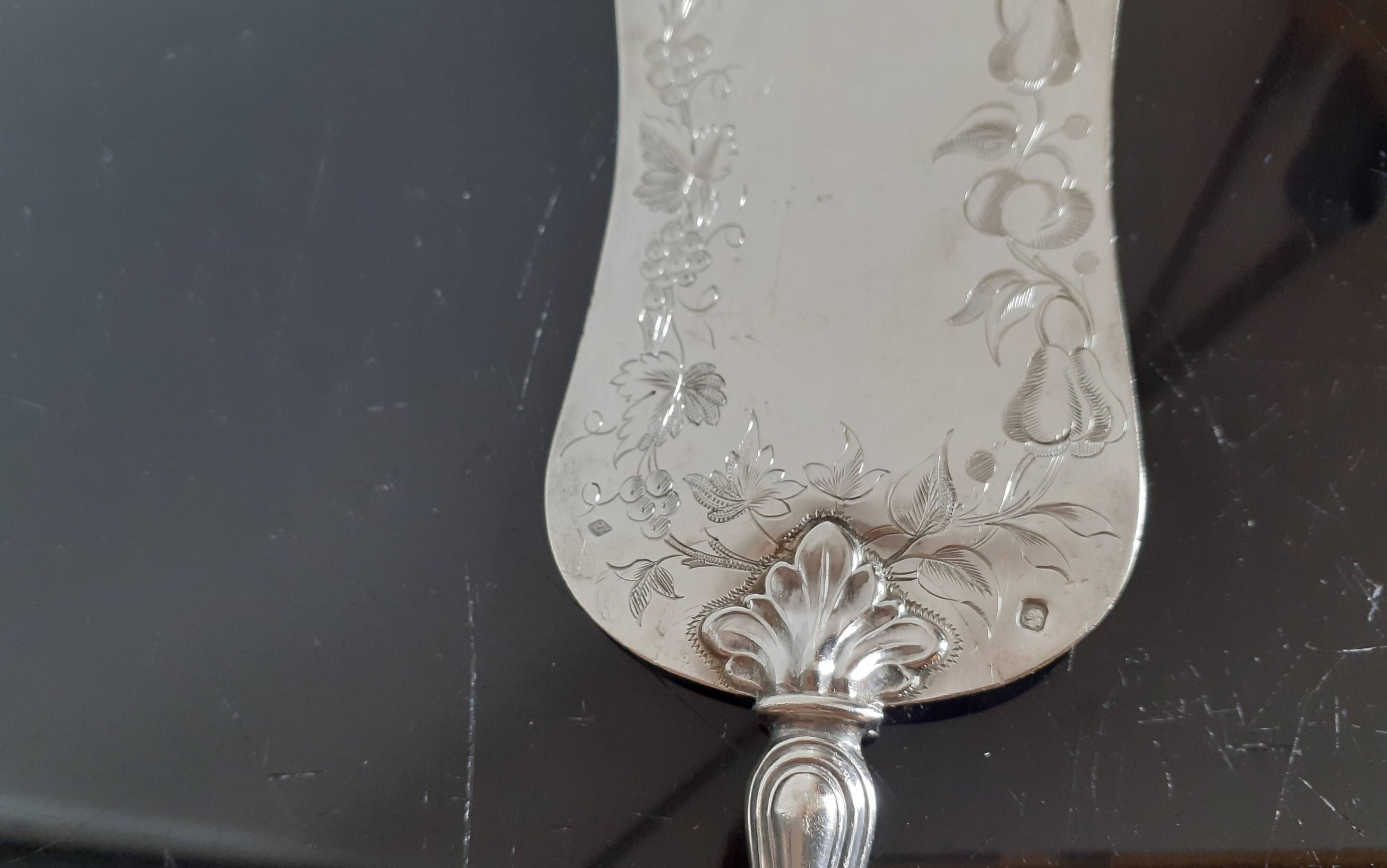 Goldsmith Coignet Alfred (before 1889) Silver pie server / Minerva hallmarks 1st grade