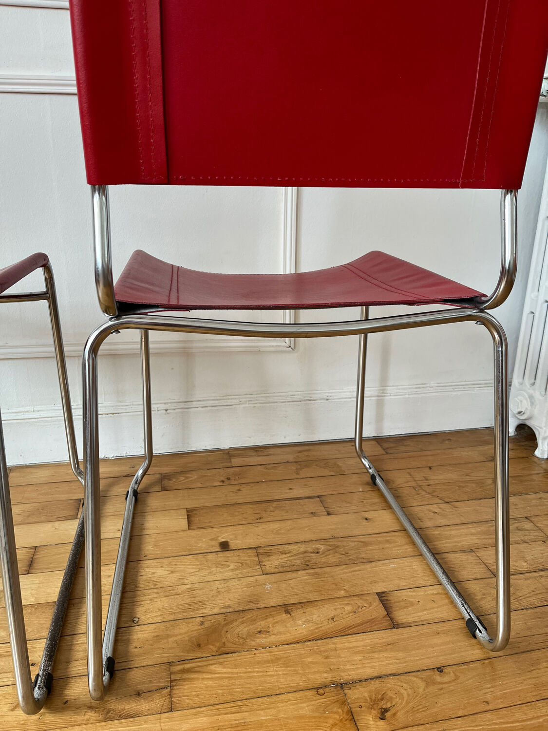 Paire de chaises vintage en métal et cuir