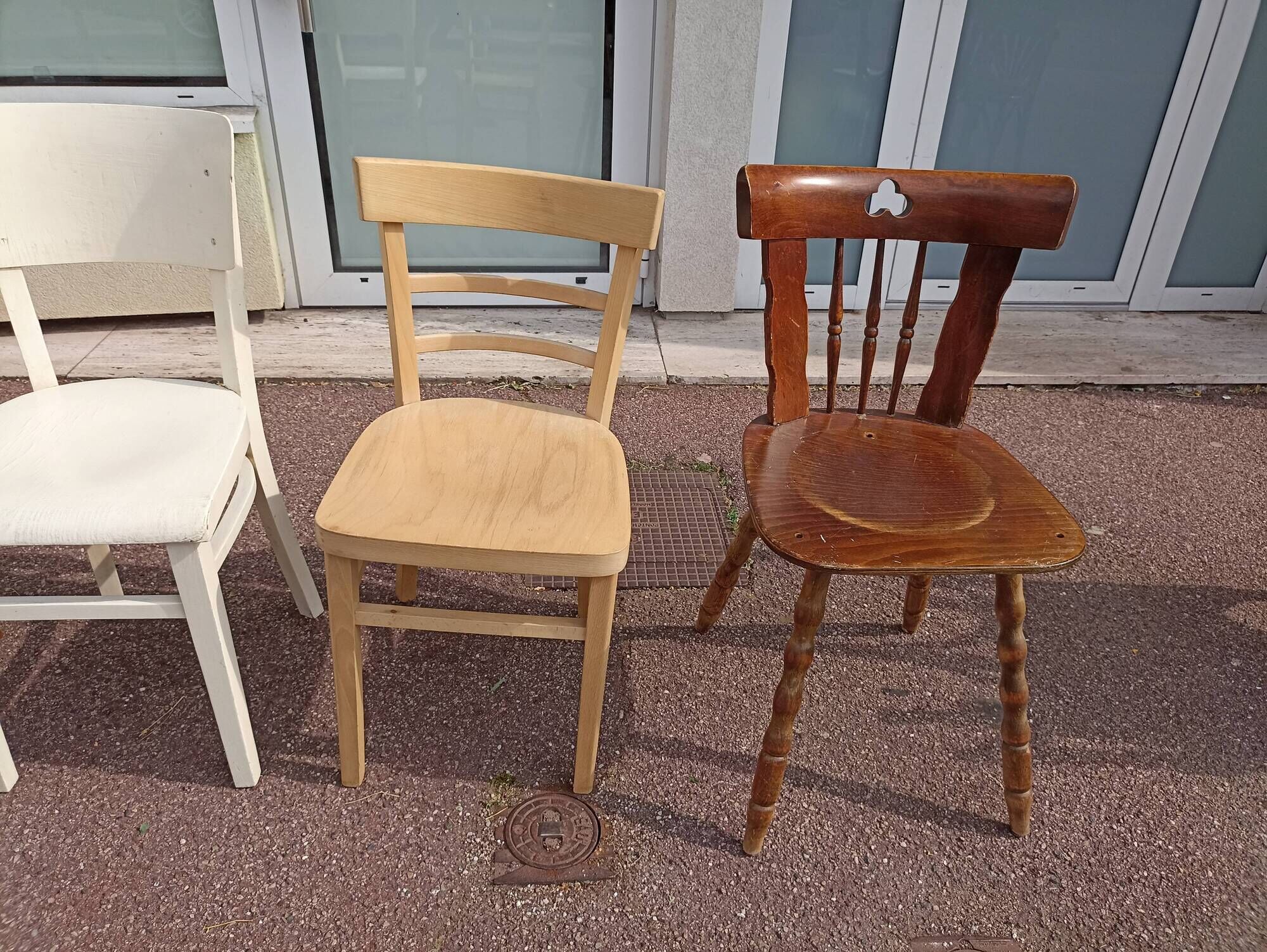 Set of 10 mismatched wooden bistro chairs - vintage