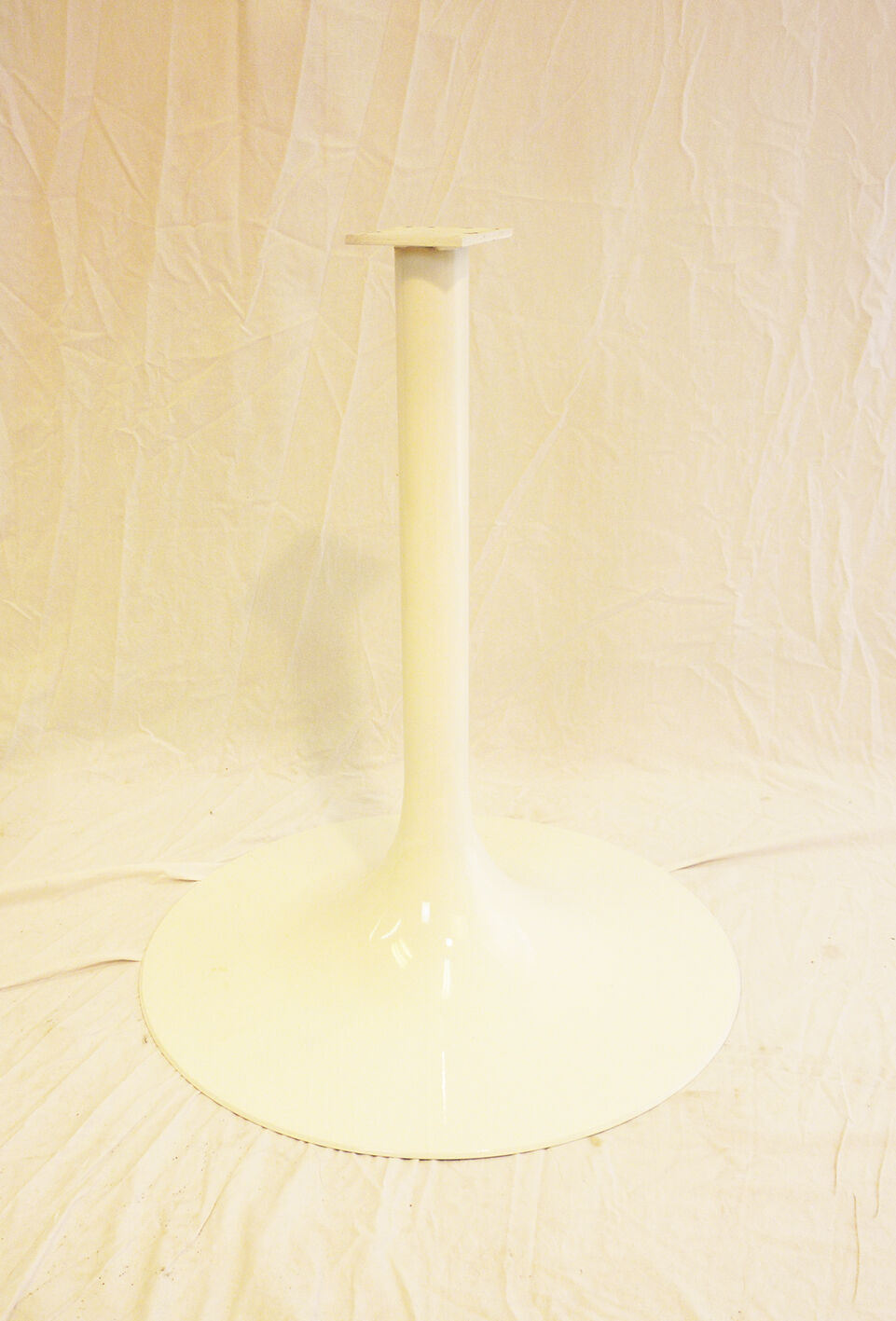 Round dining table 130 cm