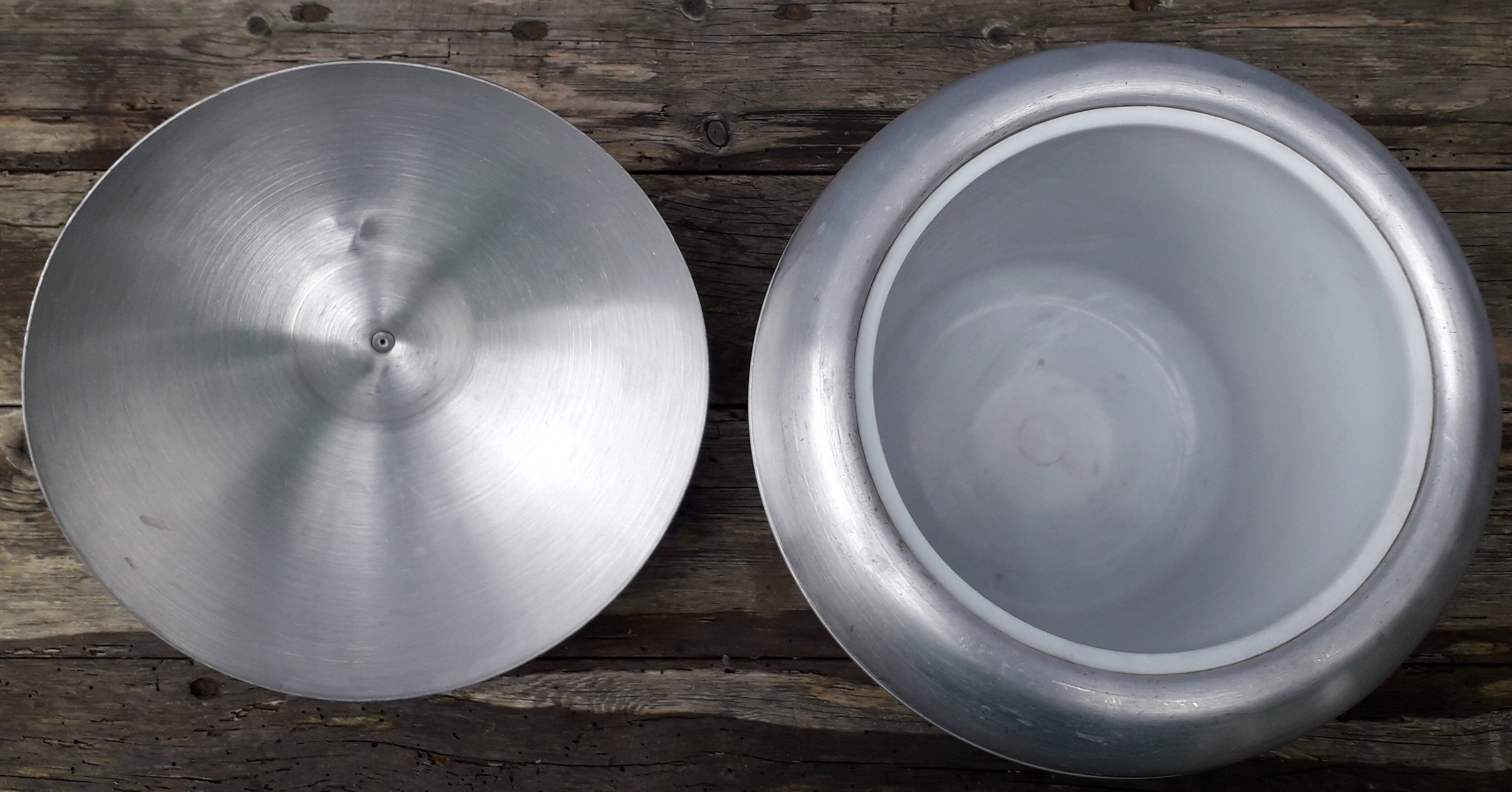 Aluminum apple ice bucket