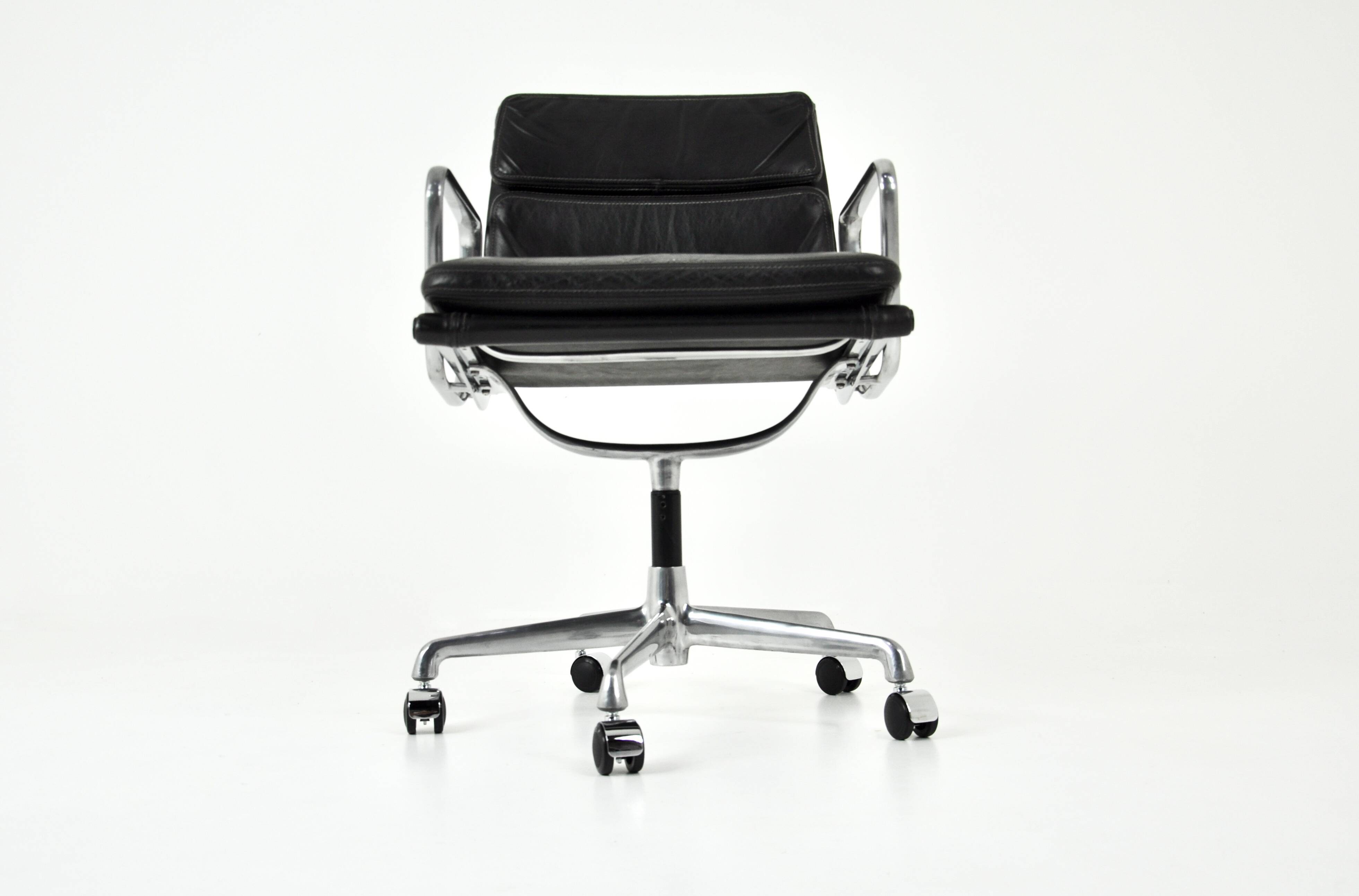 Office chair by Charles and Ray Eames for ICF, 1970s