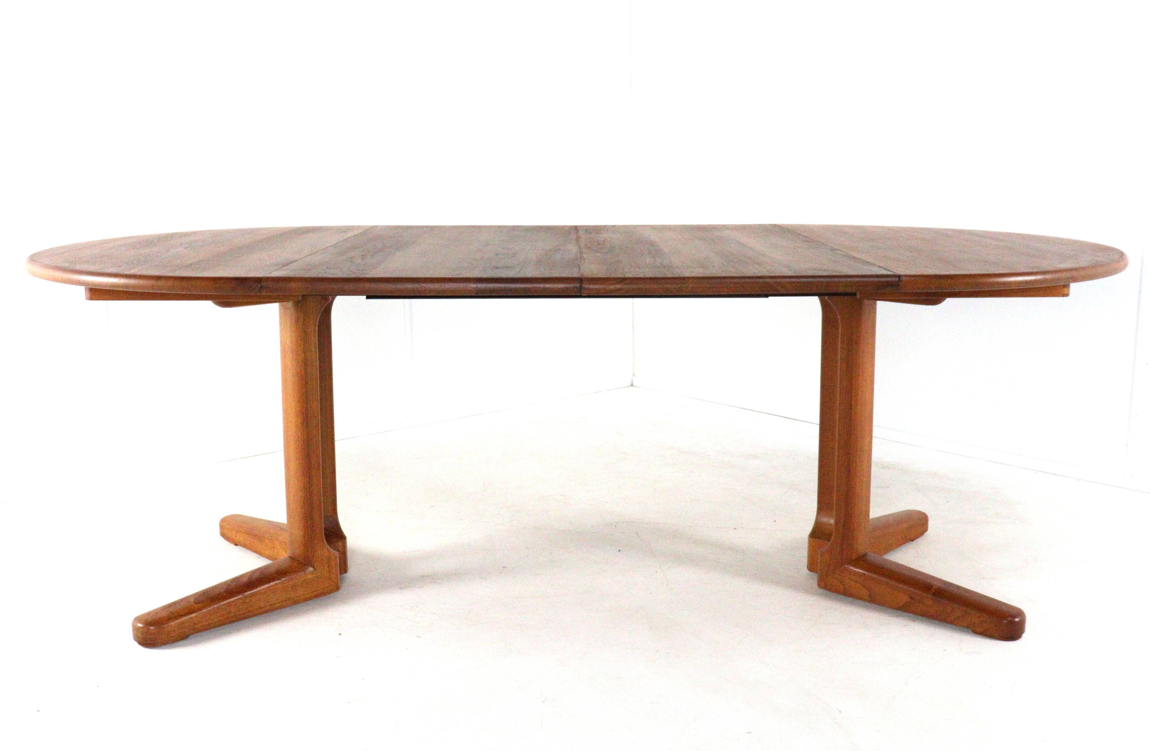 Danish round 2x extendable dining table 'Sindal' - teak