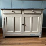 Buffet bas ancien en bois patiné avec plateau en tôle émaillée