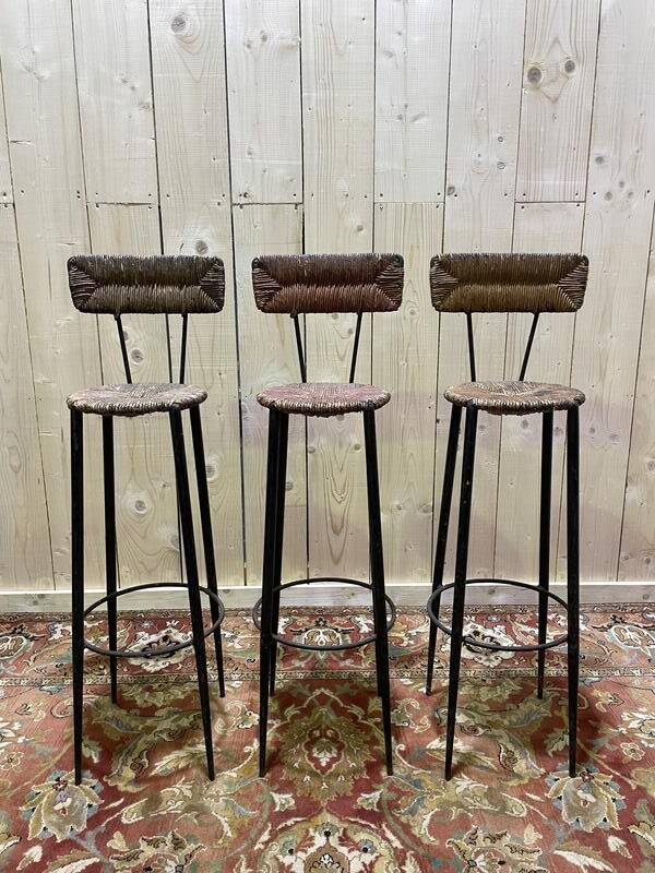 Suite de 3 tabourets de bar en acier et paillés