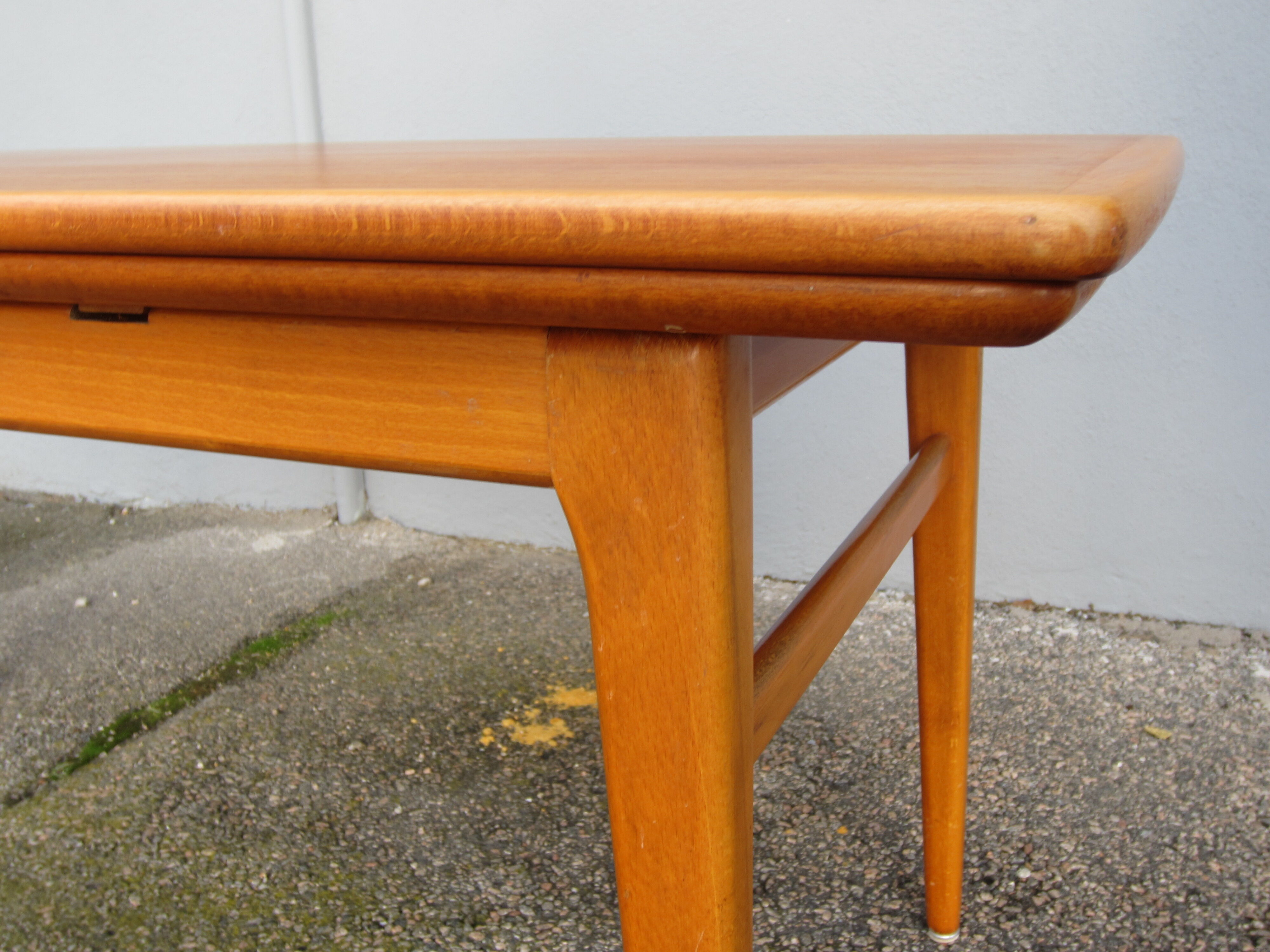 Scandinavian teak coffee table that can be upgraded to a dining table