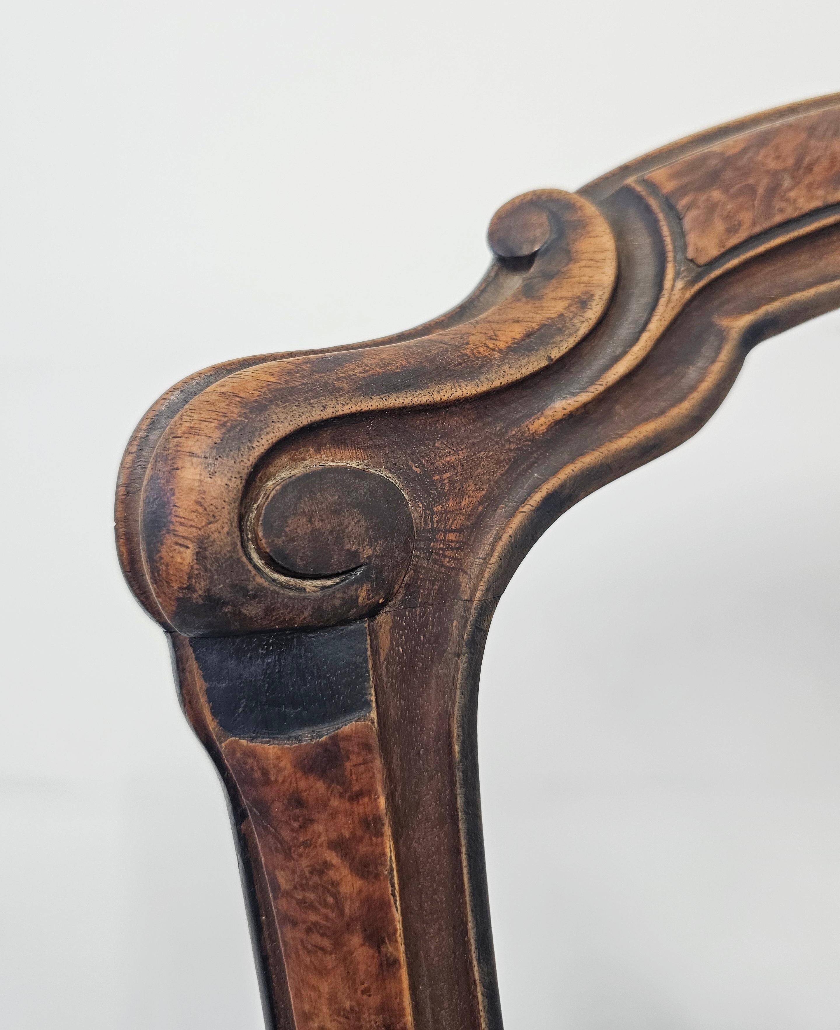 Set of 6 antique dining chairs in solid walnut, cane seats, 19th century.