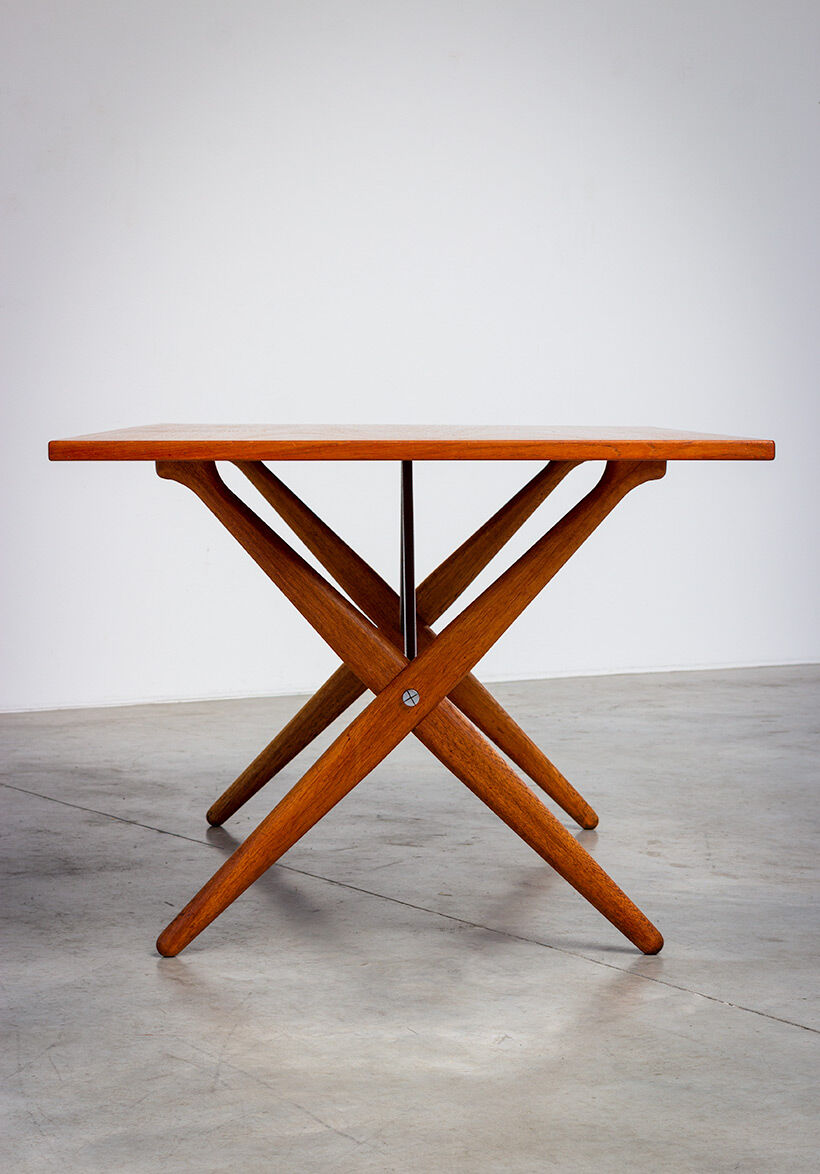 Dining table AT-303 Designed by Hans Wegner in 1955 Andreas Tuck