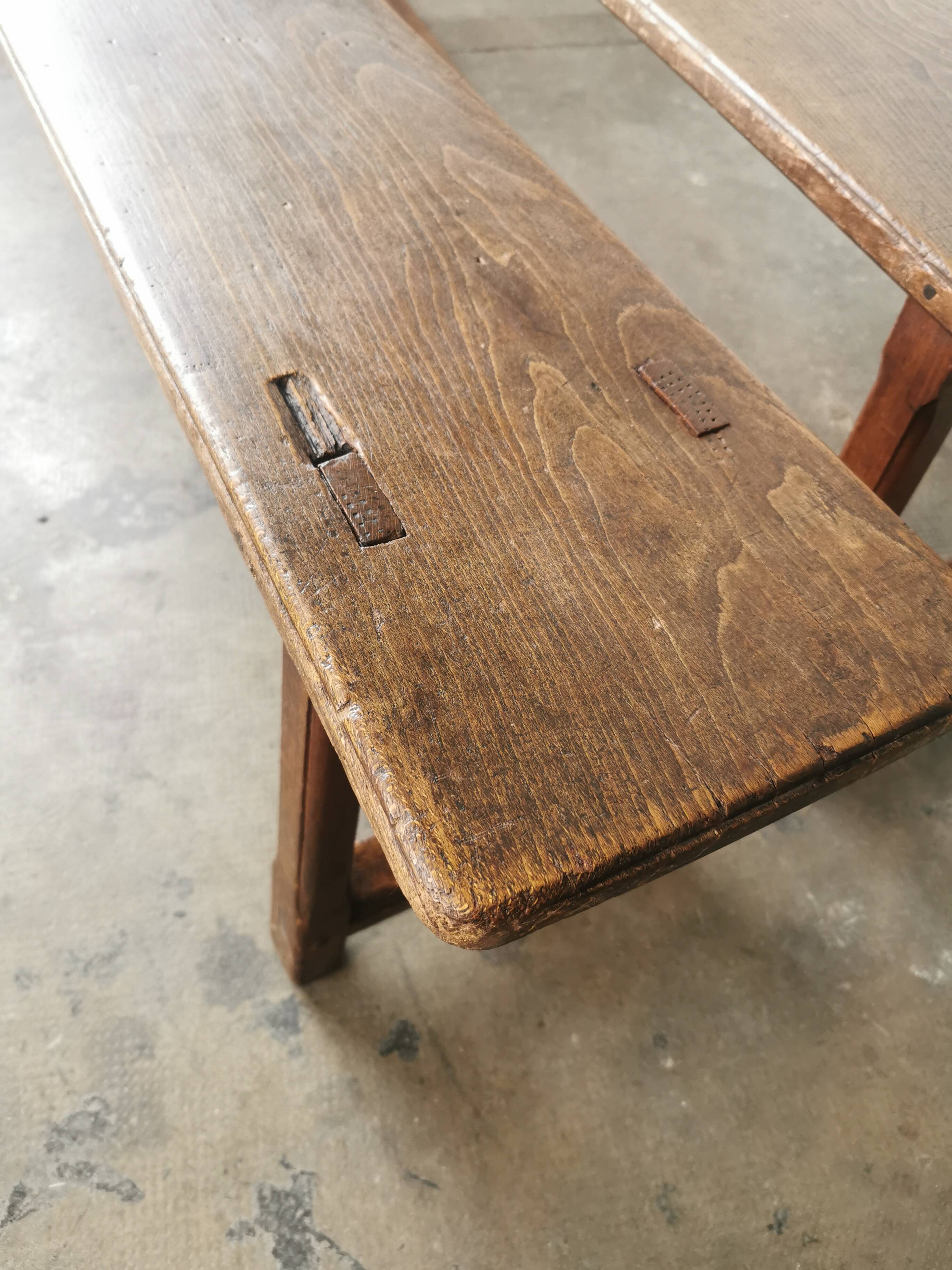 Paire de bancs anciens en chêne