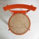 Chaise vintage en bois laqué orange et assise cannage