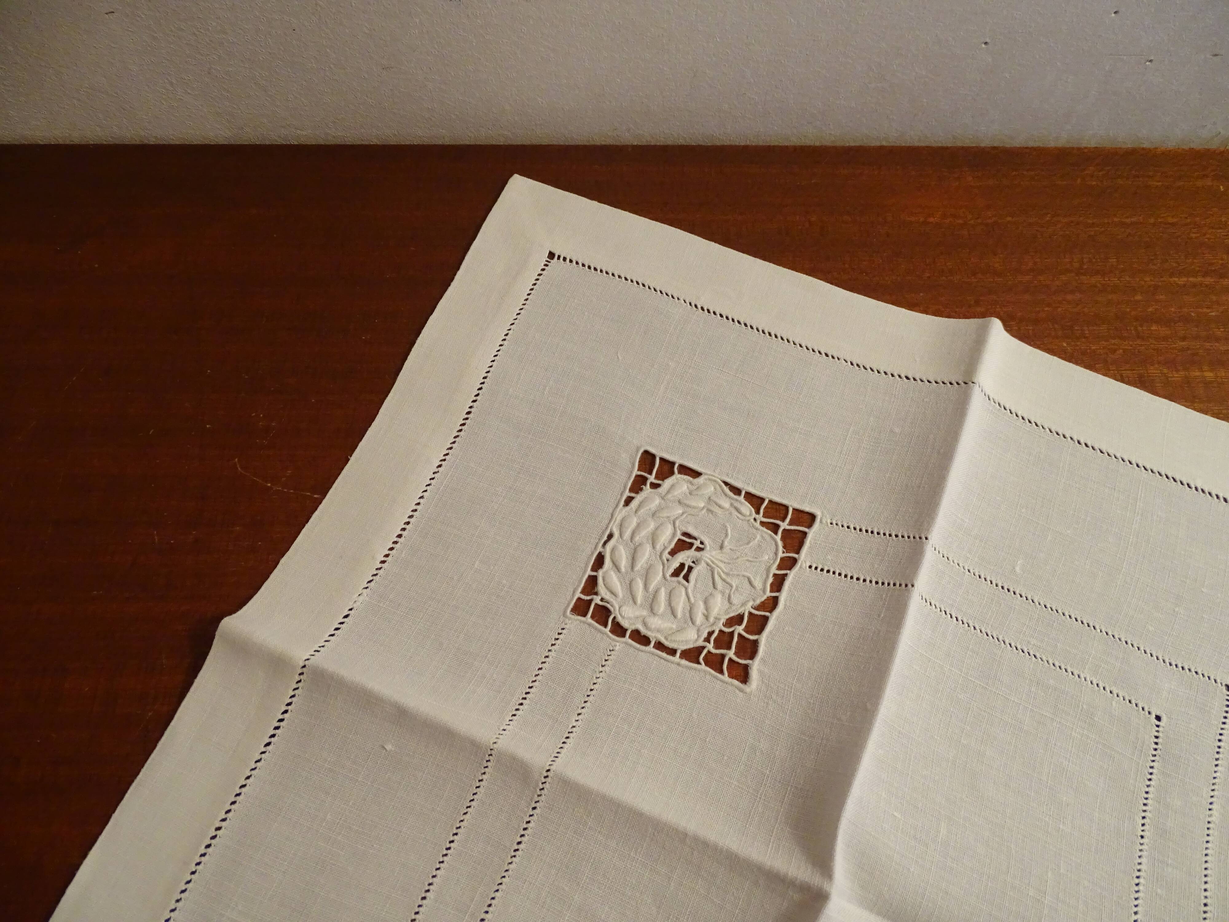 4 serviettes de tables brodées anciennes en coton 33x33