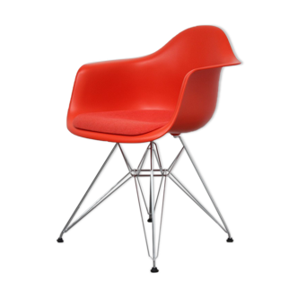 Vitra plastic armchair red poppy by Eames
