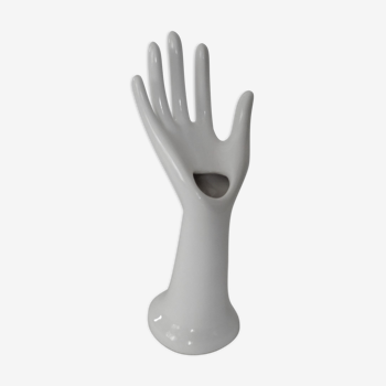 Baguier hand in white cermal soliflore