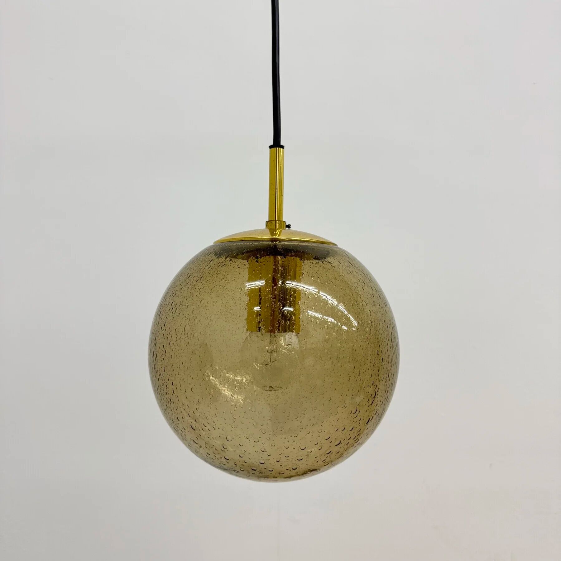 Suspension en verre fumé en laiton Limburg Glashütte, années 1970