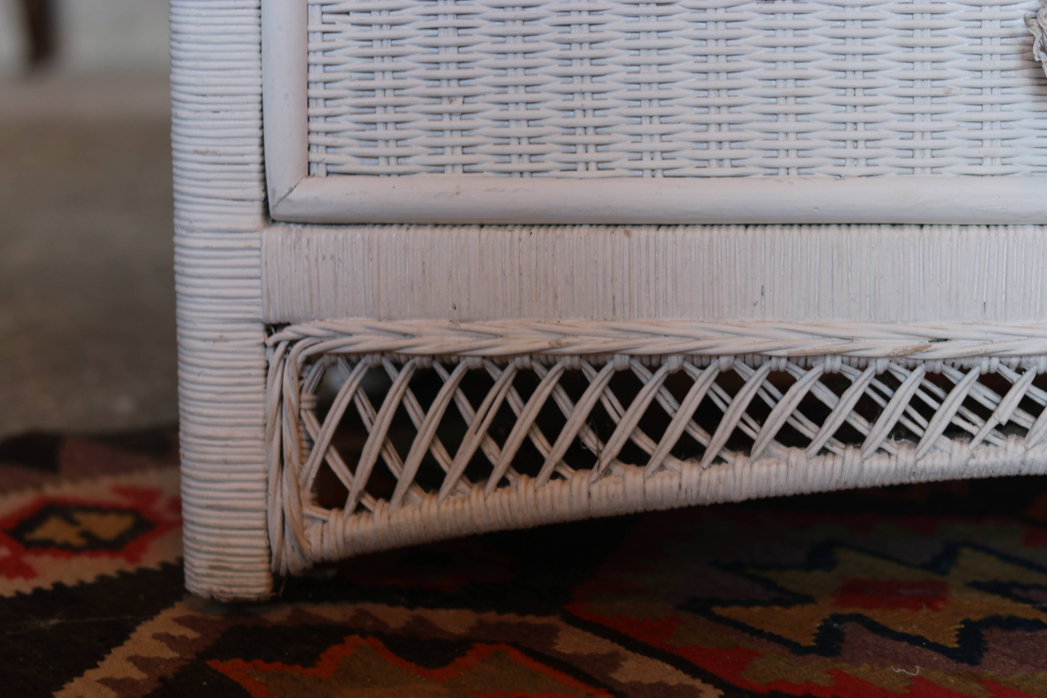 Chiffonnier vintage en osier blanc