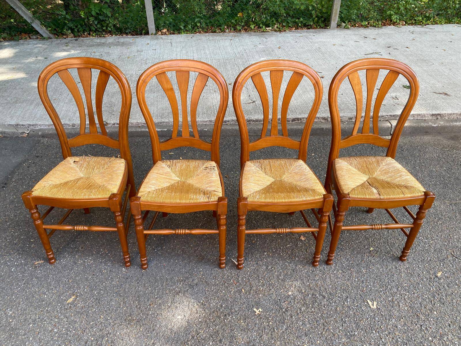 4 country-style Louis Philippe medallion chairs with rush seats from the 1970s.