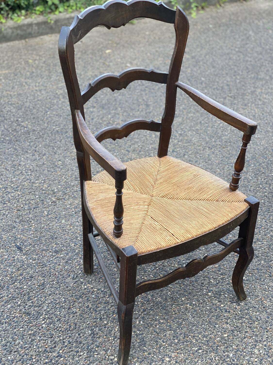 Vintage Provencal chair in solid wood and straw