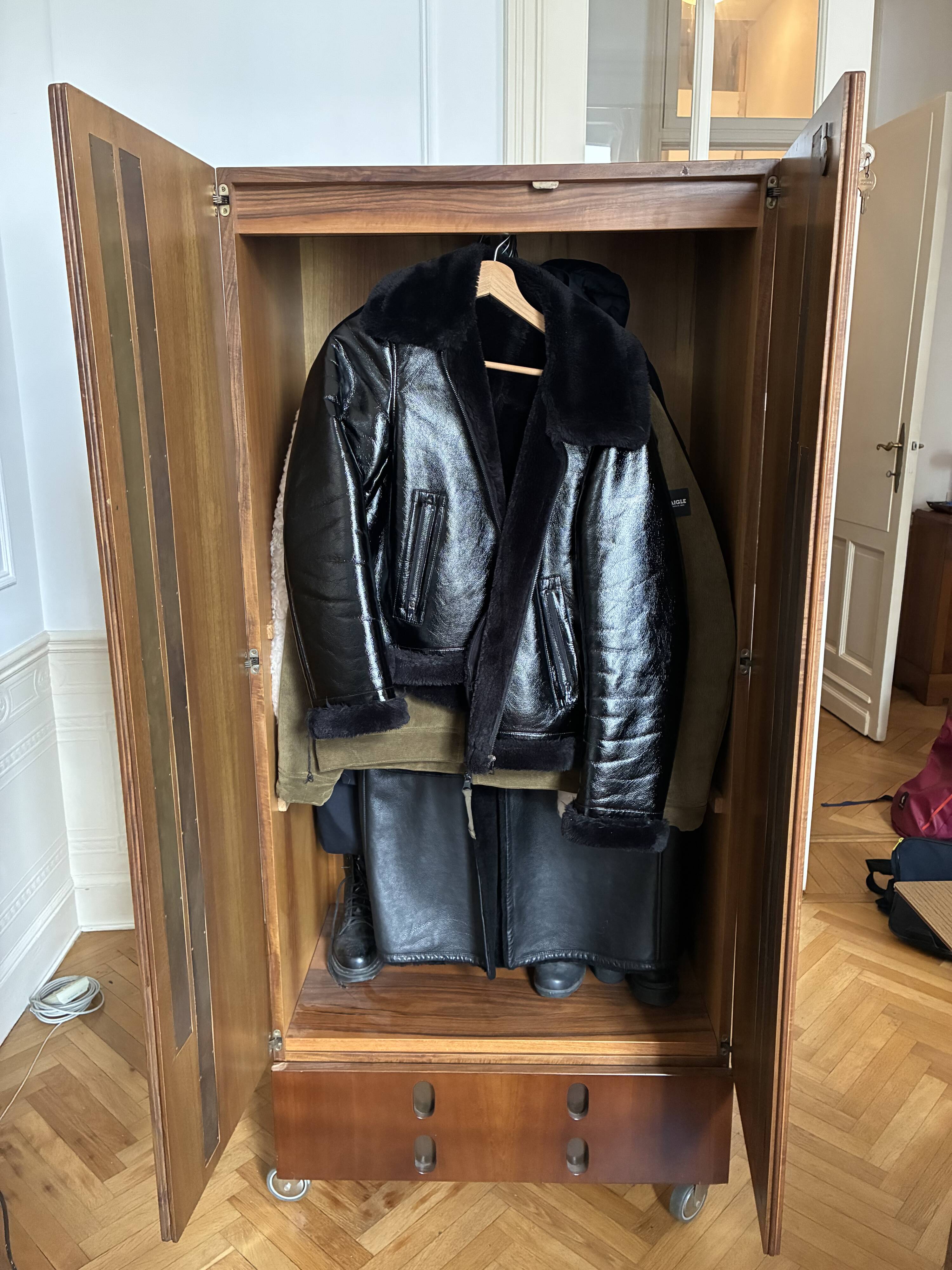 1 cabinet-garderobe signée Roncalli Architetto - 1967: