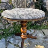 Small tripod pedestal table in walnut from the 19th century