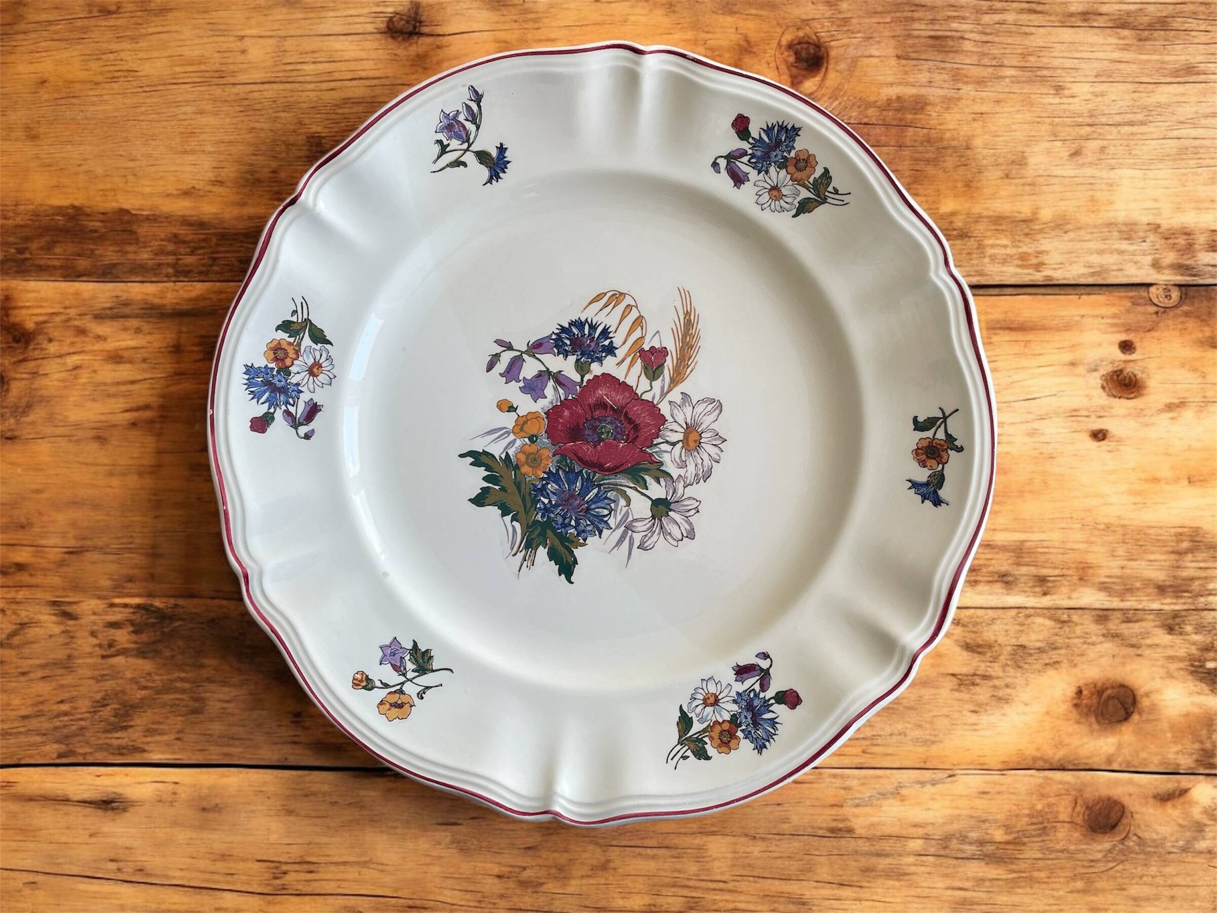 Antique serving platter in Sarreguemines earthenware.