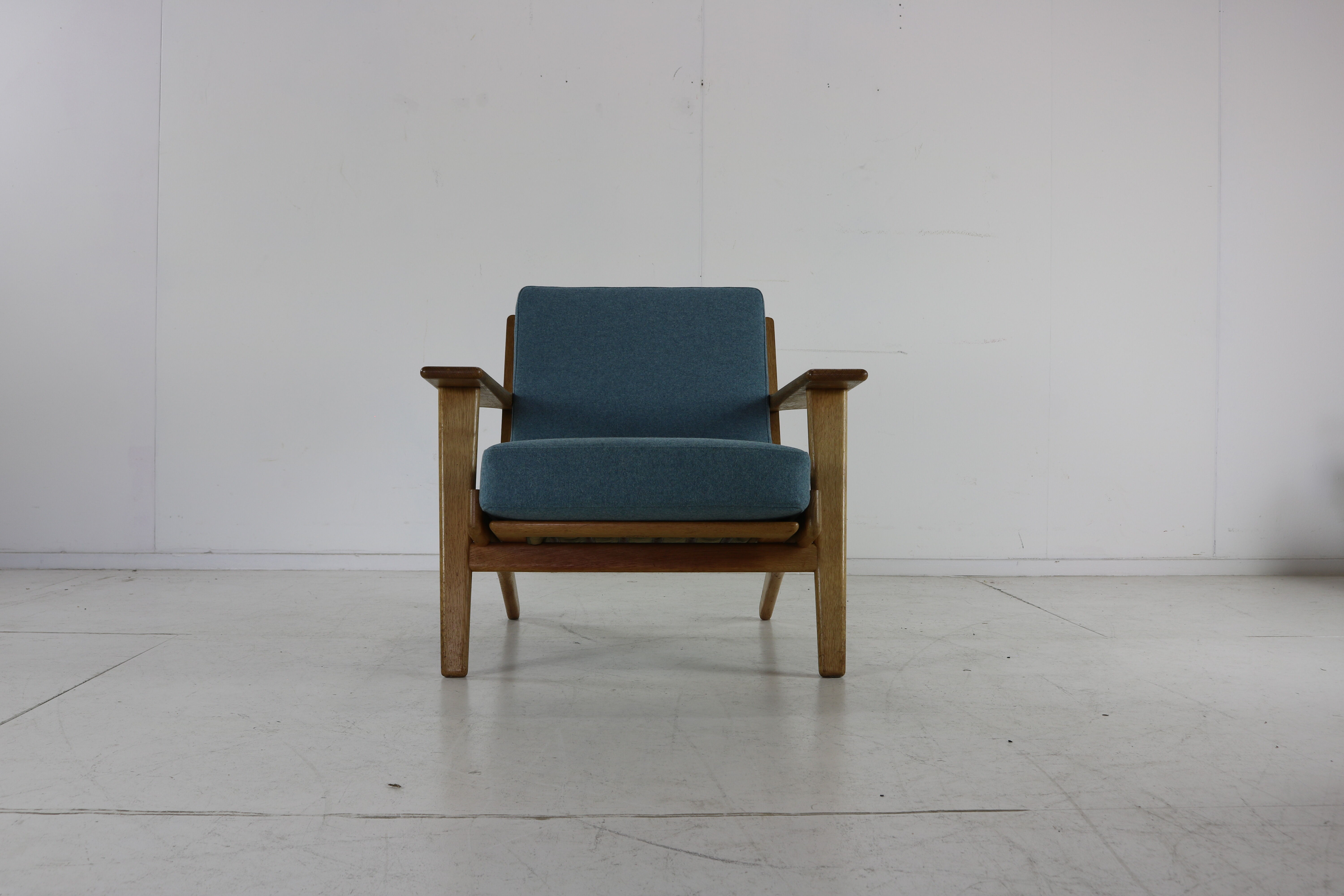 Complete danish design oakwood Hans Wegner lounge set