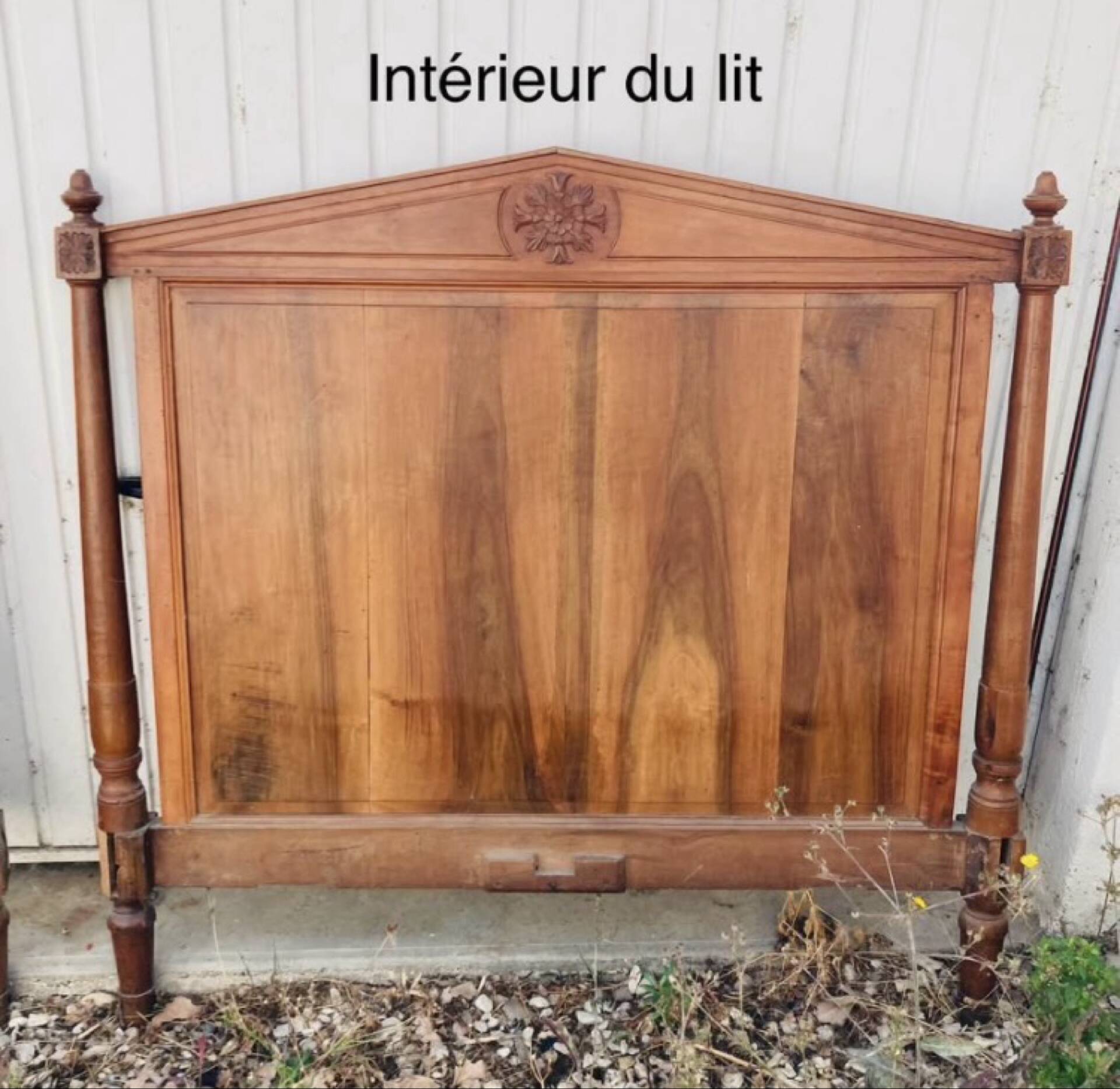 Lit Directoire époque XIXe à colonnes détachées, frontons et bobèches