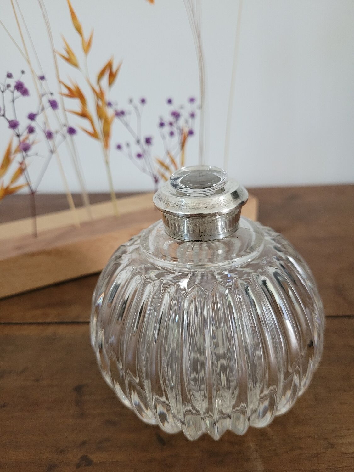Fine-ribbed crystal bottle