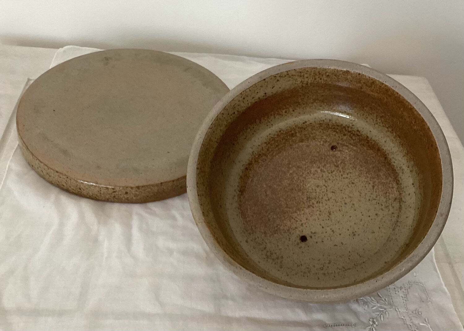 Cheese dome plate Stoneware