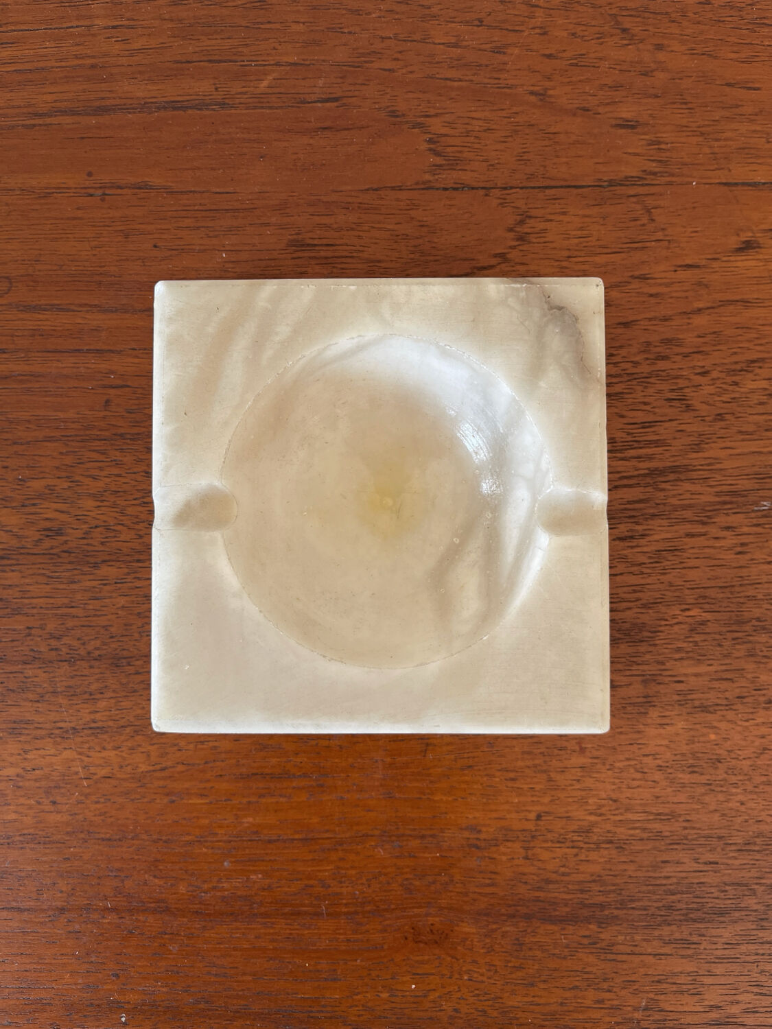Square ashtray in vintage marble-effect alabaster
