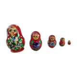 5 poupées russes rouges