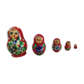 5 red russian dolls