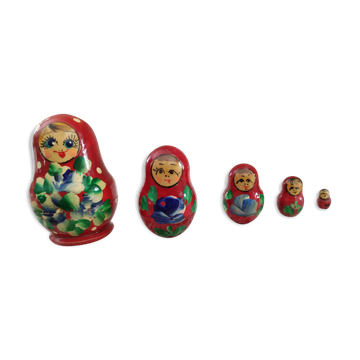 5 red russian dolls
