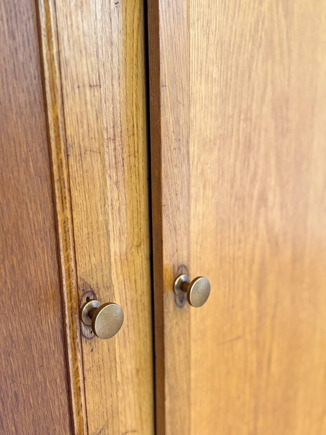 Compass foot cabinet