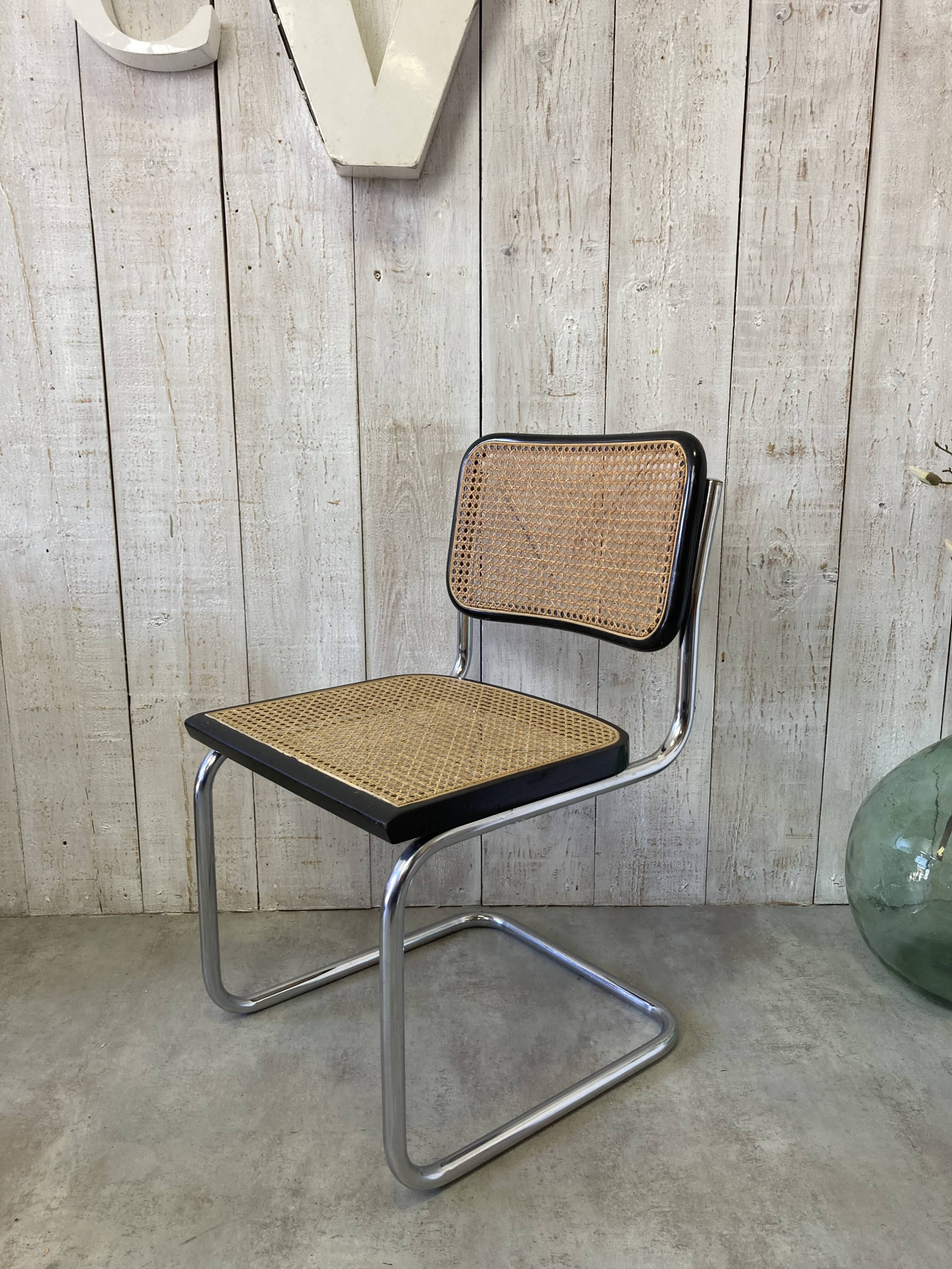 Chaise B32 noire Breuer