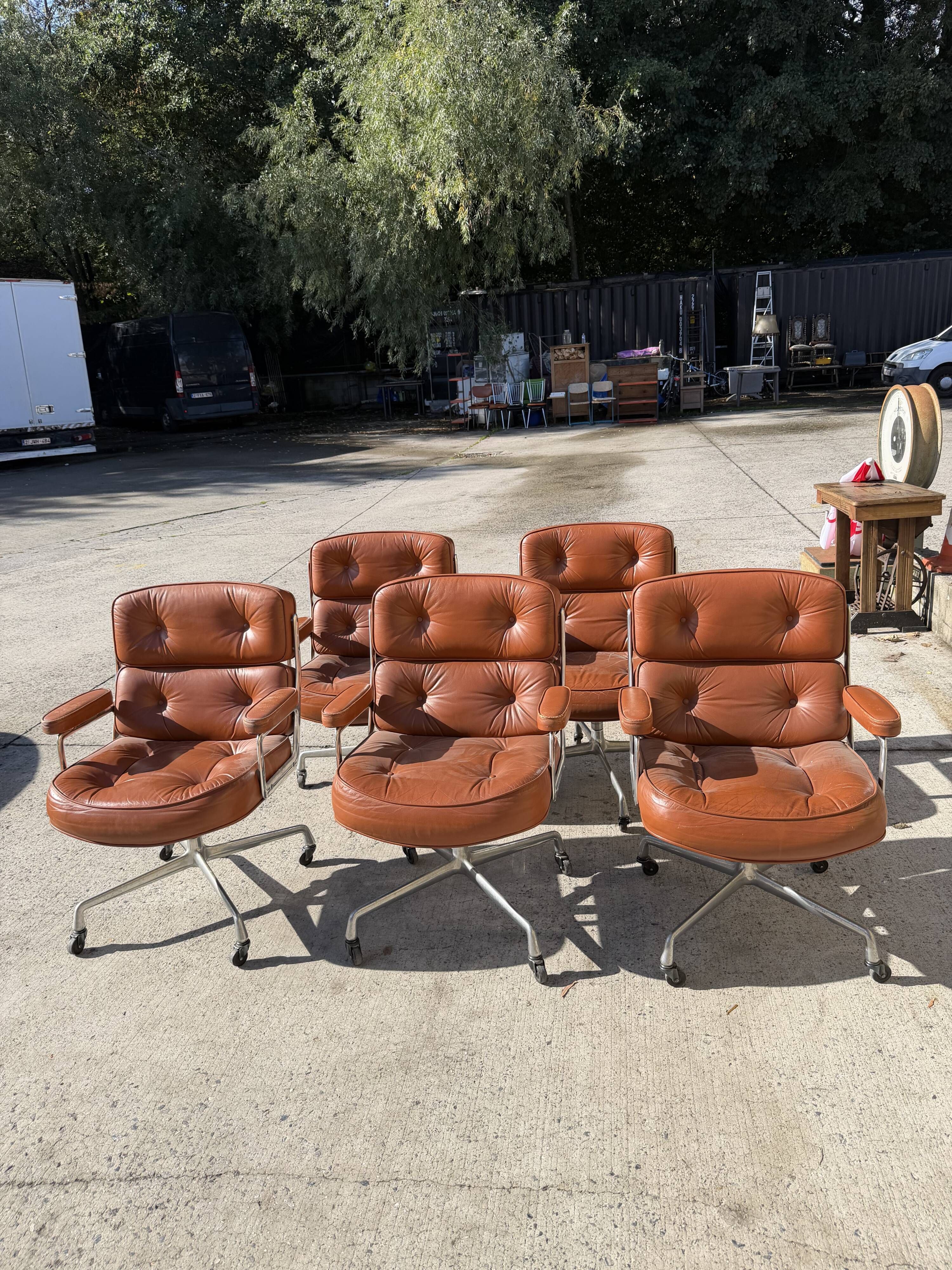 Lobby chairs de Charles et ray eames