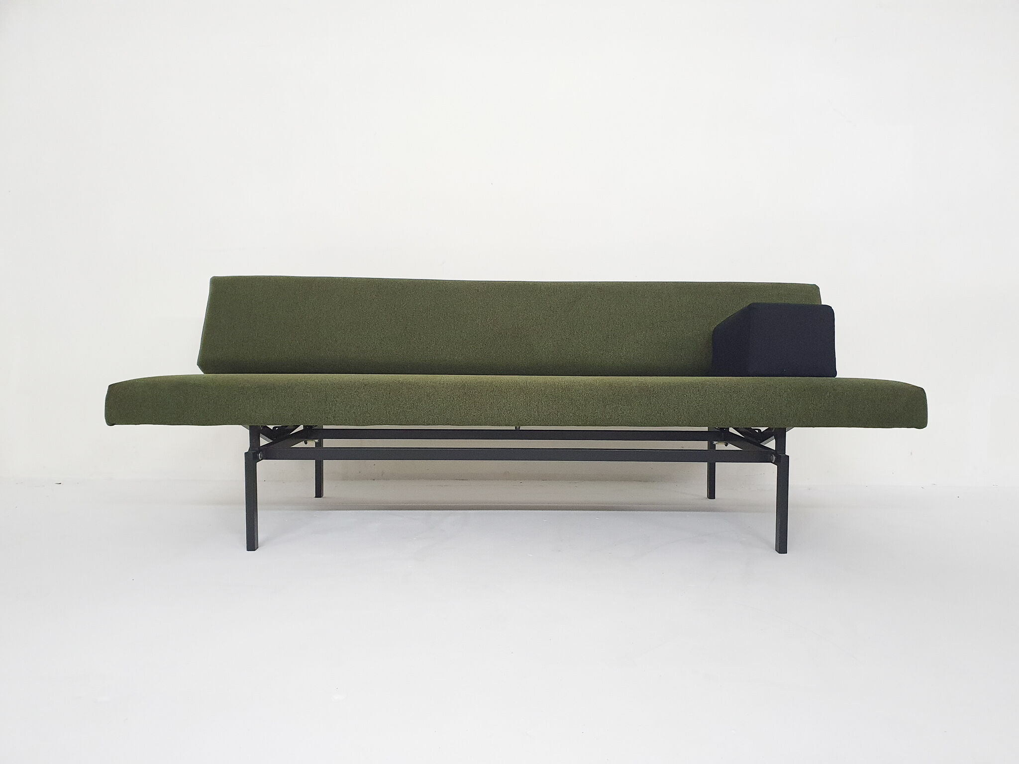 Gijs van der Sluis Model 540 sleeper / sofa, The Netherlands 1960's