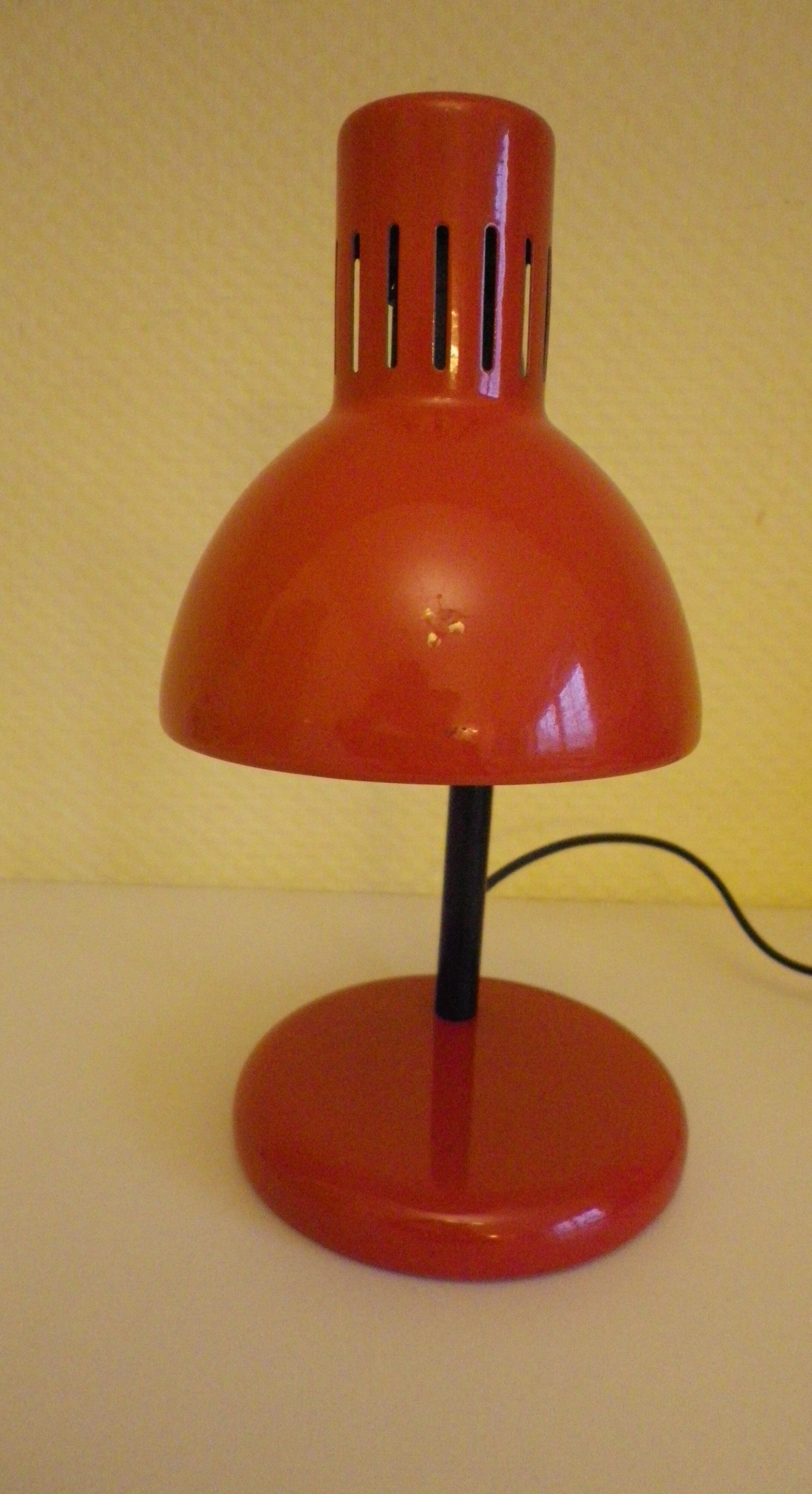 Vintage enamelled table lamp from the 70s