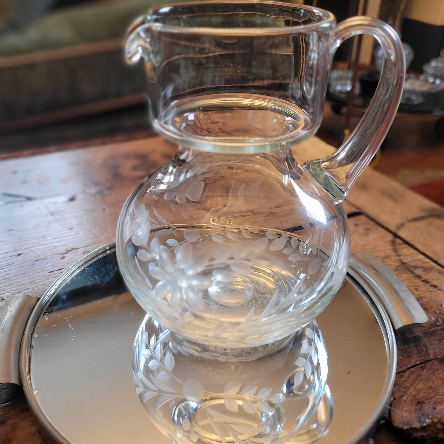 Engraved glass jug with floral decoration – 75 cl – mid 20th century
