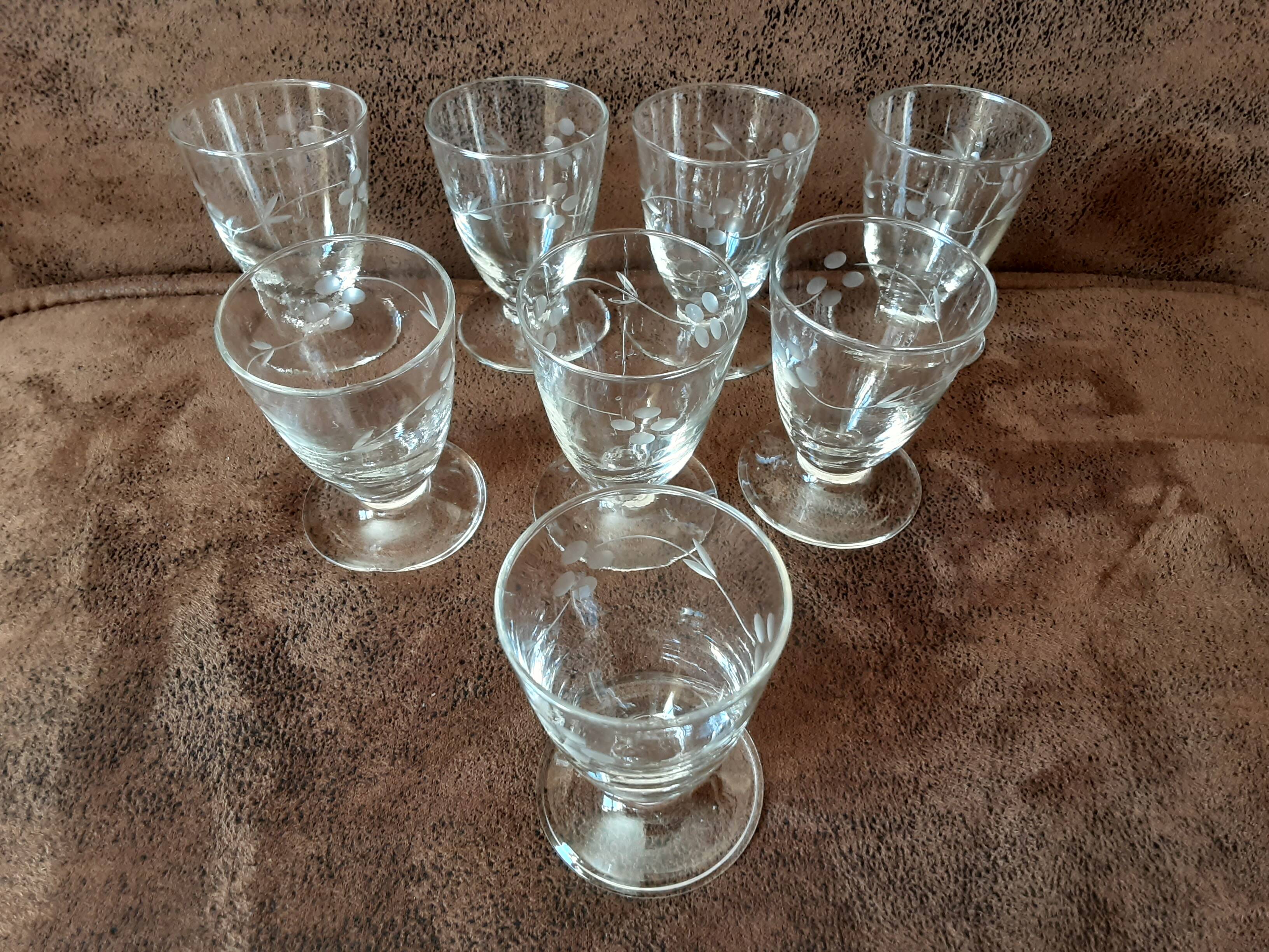 Set of 8 original digestif glasses