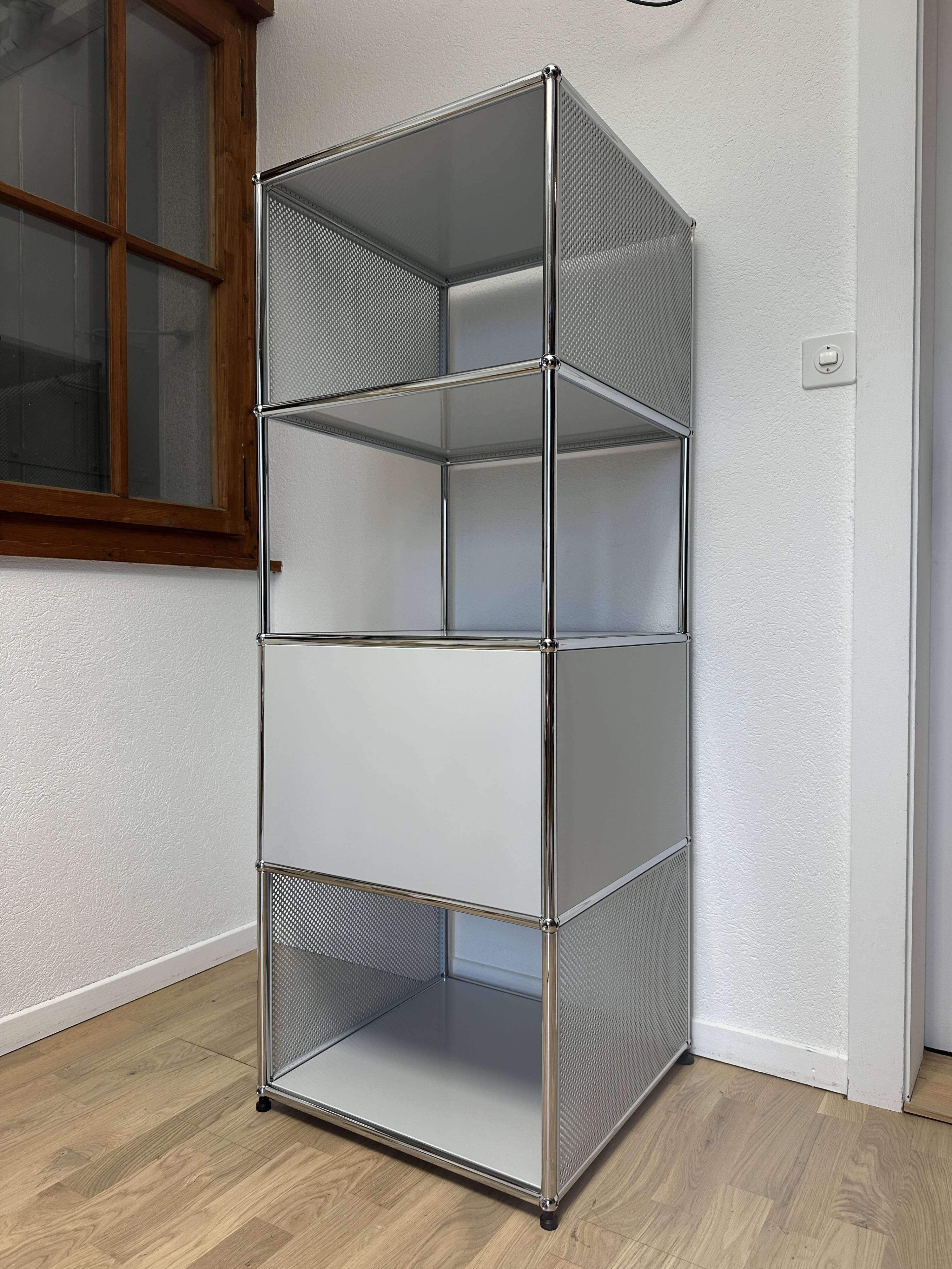 USM Haller shelf in light grey