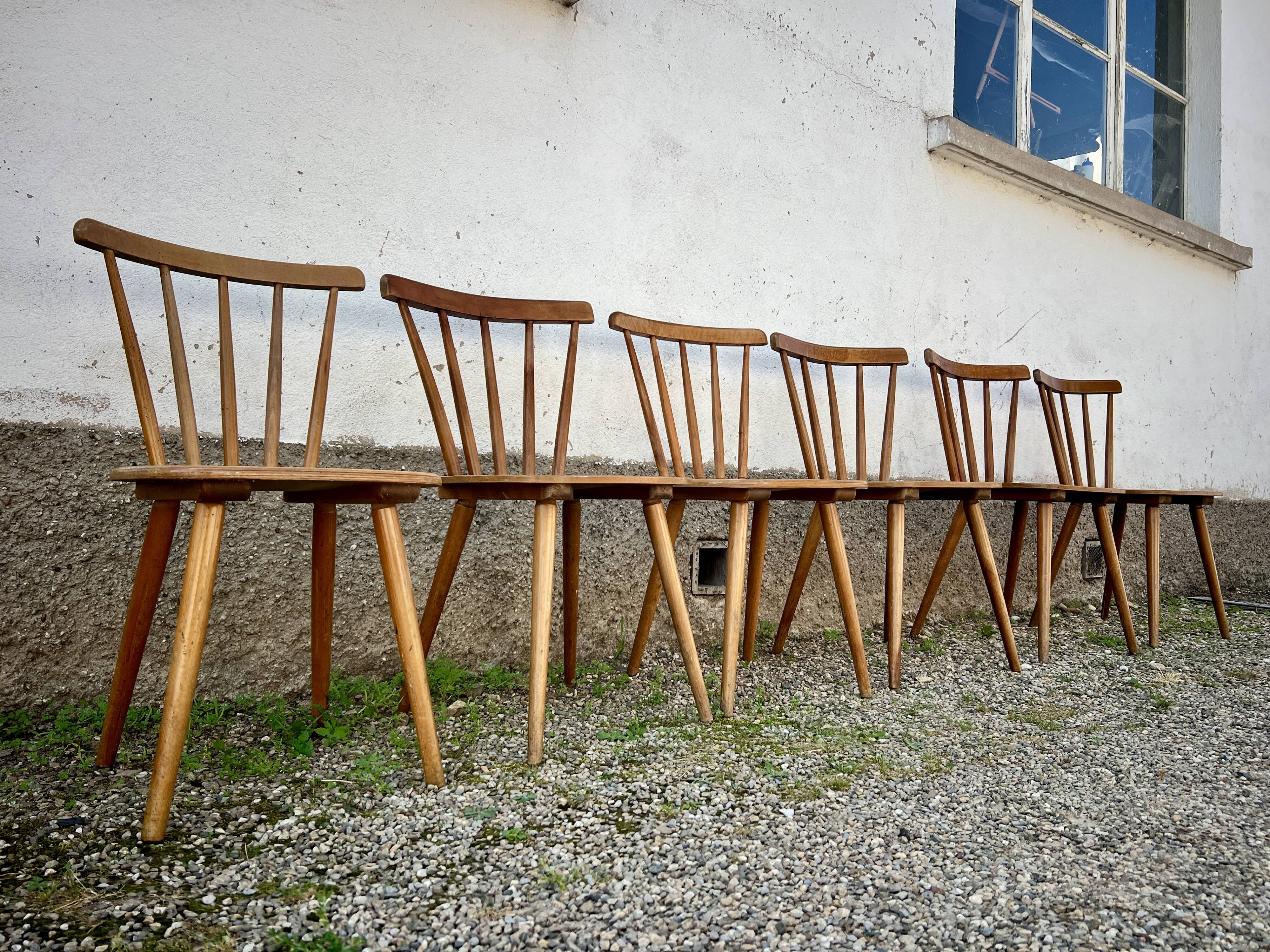 Set of 6 vintage bistro chairs – Warm stained wood – Compass legs