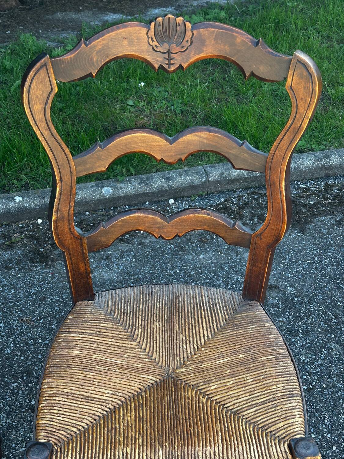 Set of 4 Louis XV straw chairs – solid wood – curved backrest