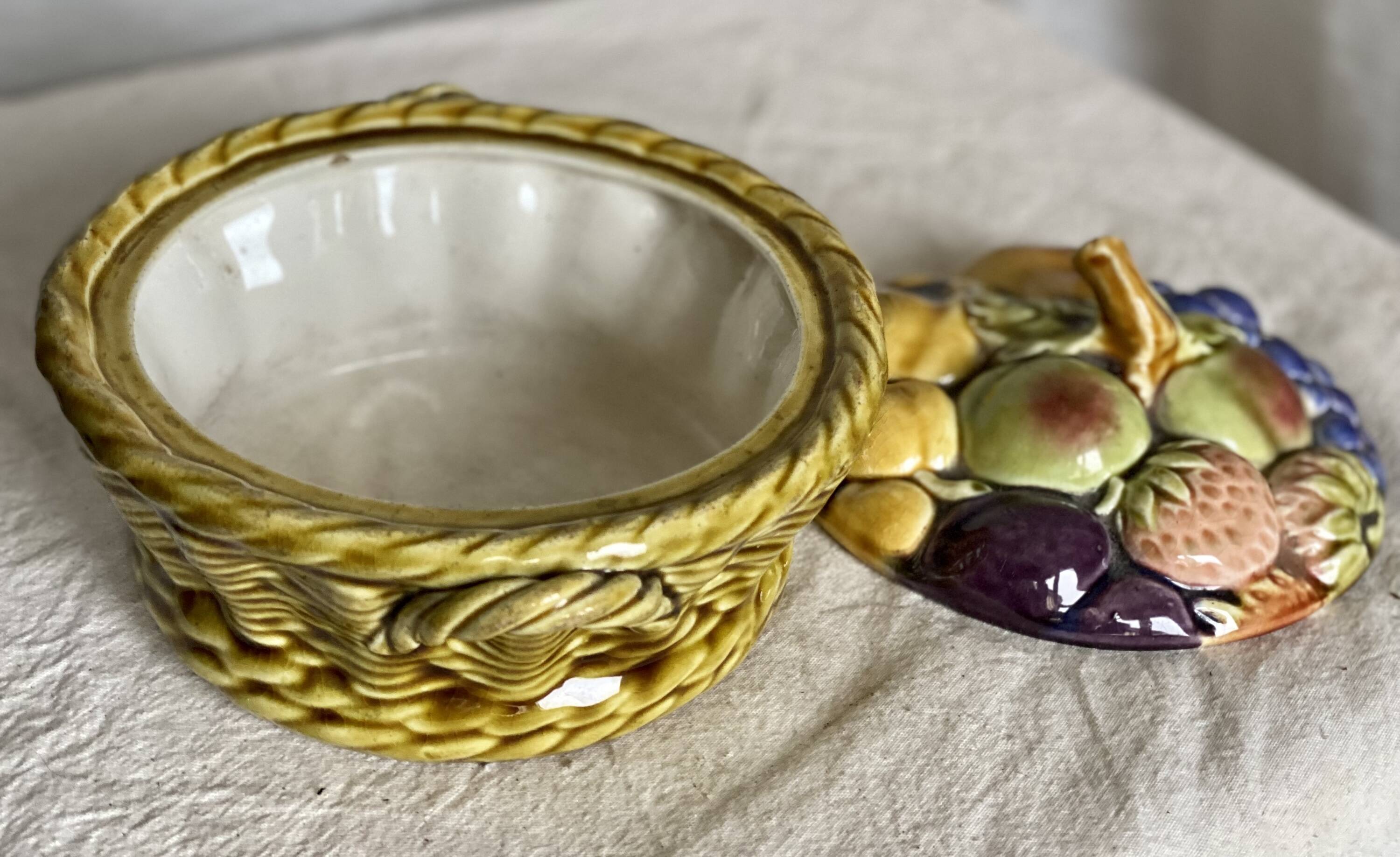 Candy dish (or sugar bowl) barbotine old fruit basket