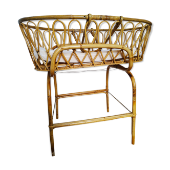 Rattan bassinet