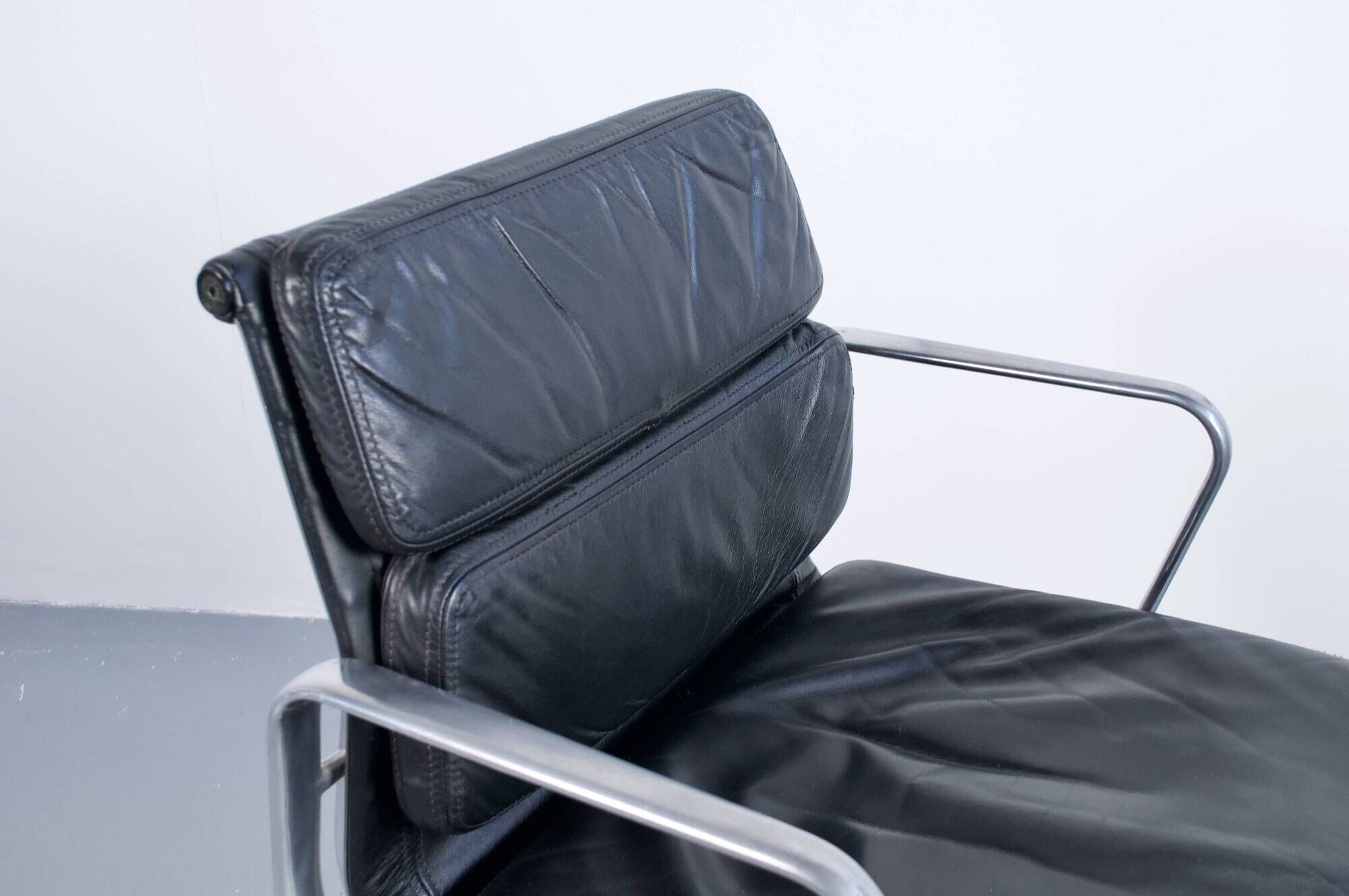 SOFT PAD CHAIR EA 217 EAMES BLACK LEATHER HERMAN MILLER ICF EDITOR 1970s